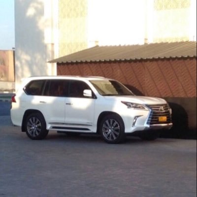 مهما بلغ بك التعثر والشتات لا تيأس فوالله ماذبلت عين إلا وفوقها رب يُخبىء لها الأجمل ولربما كفاك الله شيئا تحبه كي لا يمسك ضر . 🙏🏻