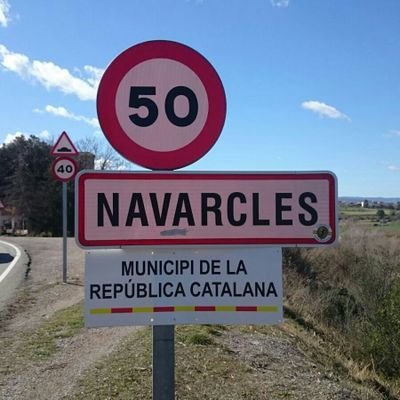 Filòleg. Més culé que l'escut. Rojo i separatista que vol una terra lliure. Orgullós president de la secció local d'ERC de Navarcles.