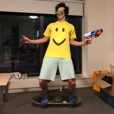 🇬🇧 Co-founder of Abracadabra Games | SharkBite | Backpacking | Simoon68. former @Roblox intern, action figure, YouTube partner & collector of pixelated hats