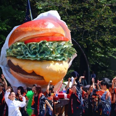 『「ねぇ、」美味しそうでしょ?ハンバーガー、一緒に食べようよ。』フォトジェニックなハンバーガーを提供致します。皆さん法被を着て御輿の前で写真をパシャリ&SNSに投稿していってください。^^* 藝祭:上野公園にて9/8〜10の期間やっております。是非お越しください