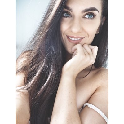 Yorkshire🇬🇧 Drama teacher🎭. My Moto: Life is one hell of an Adventure🌍 Wifey | Mama coming soon🤰🏻| Stay Sassy 👯♀️| insta: lottielot13