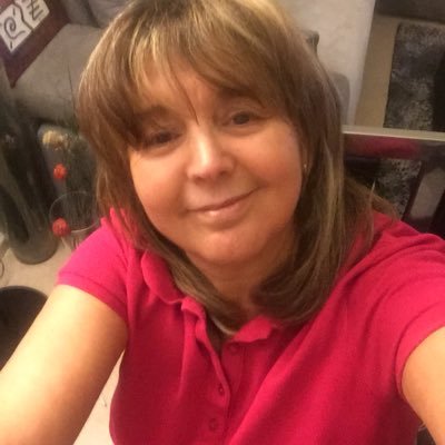 nade032's profile picture. 