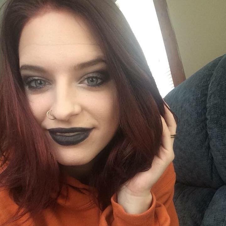 MomsMakeUpFun's profile picture. #BackwoodsBeautyQueen
#MomsMakeUp
#MakeUpGeek