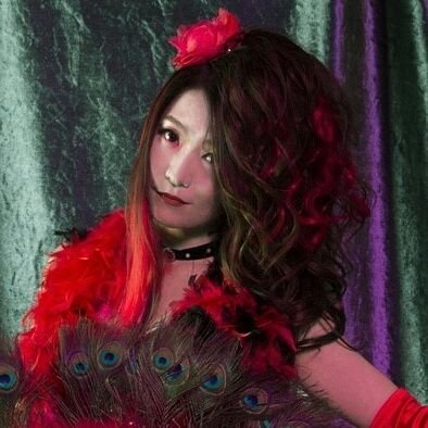 哀愁系ガールズ歌謡ロックバンド「ヲトメ劇場」の歌うたいです。下井草billy's Barがホームの3ピースロックバンド「B.M.D」のbass&Choです。カバーバンドでbass弾いたりChoしたりしています。
ANTHEMの柴田さんと漫画と猫が大好きです。bass弾いたり歌うたったり。