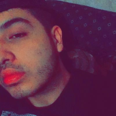 Y la miré a los ojos, entonces supe lo que era estar buscando a Dios y toparse con el diablo.