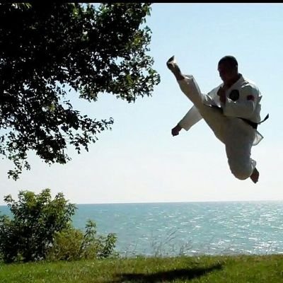 Larh73104718's profile picture. 