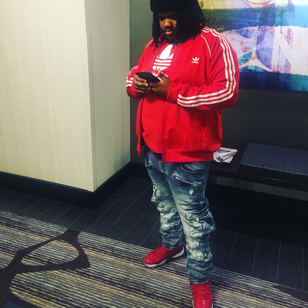 aaamos300's profile picture. 