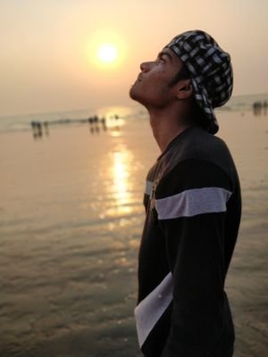 Pal52028224's profile picture. Pal navadiya