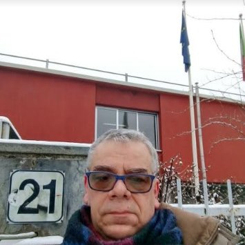 Fratello, marito, padre e nonno, professionista nella (in)formazione. Presente in Milano e pedemontana, on-line h24 7/7 con tutti gli italofoni che vogliono.