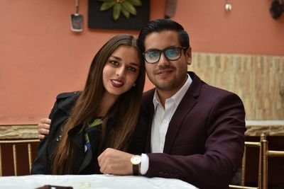 -Ingeniero Comercial 
-Abogado