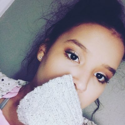 I’m and 13 •year old that lives in Nebraska •and I love Netflix show •and YouTube stars •follow me• not single