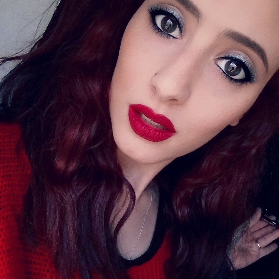 Cr7Alexia's profile picture. La particolarità dell' amore, è che diventiamo vivi in corpi che non sono il nostro.