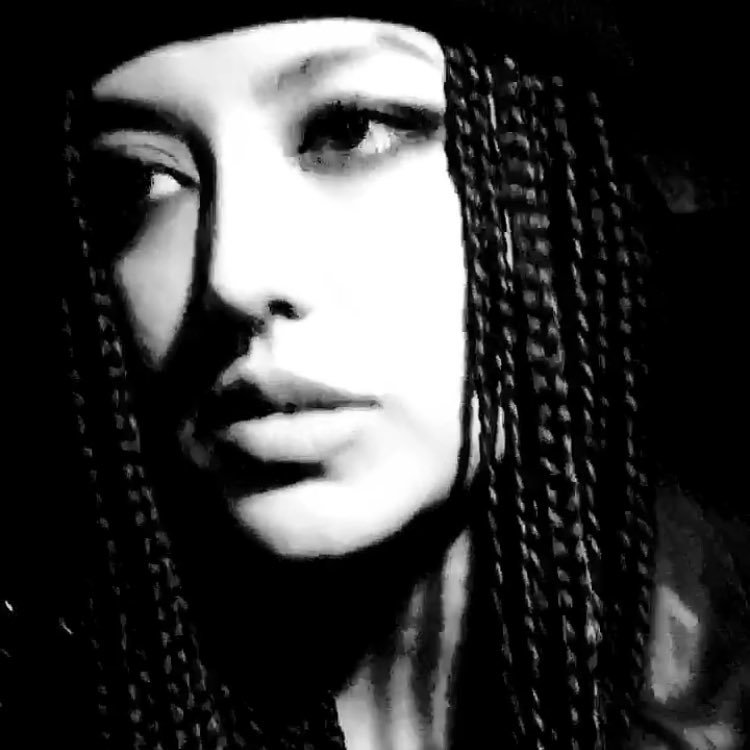 huck_femme's profile picture. Marketing @ Crowd Surf