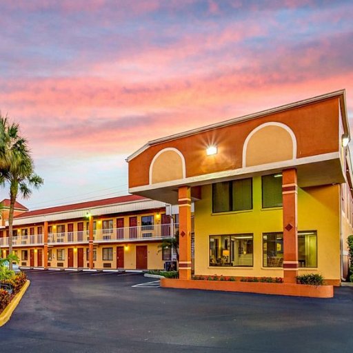 Explore Tampa's many delights and enjoy happiness when you stay at our Hotel South Tampa & Suites hotel.