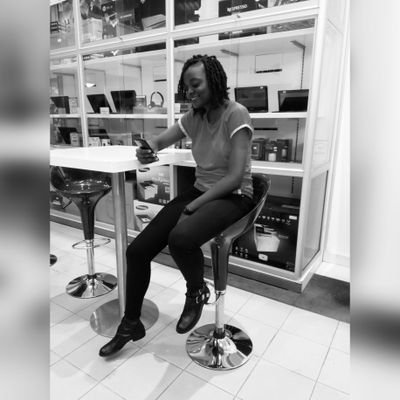 Emillzcarter's profile picture. Nobody ✌️