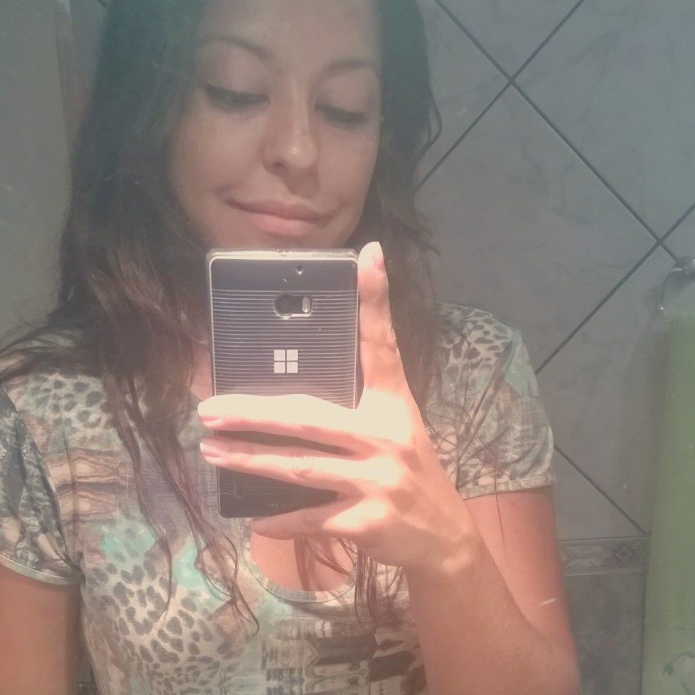 Desa_Val's profile picture. Princesinha Parabólica. Atenta a tudo...
Curiosa, ansiosa, apaixonada pelos meus filhos, por música, filmes e livros. #ativistinha #docinho