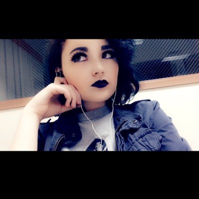 SysylyaH's profile picture. Born to late to explore the world. 🌎Born to soon to explore the galaxy 💫