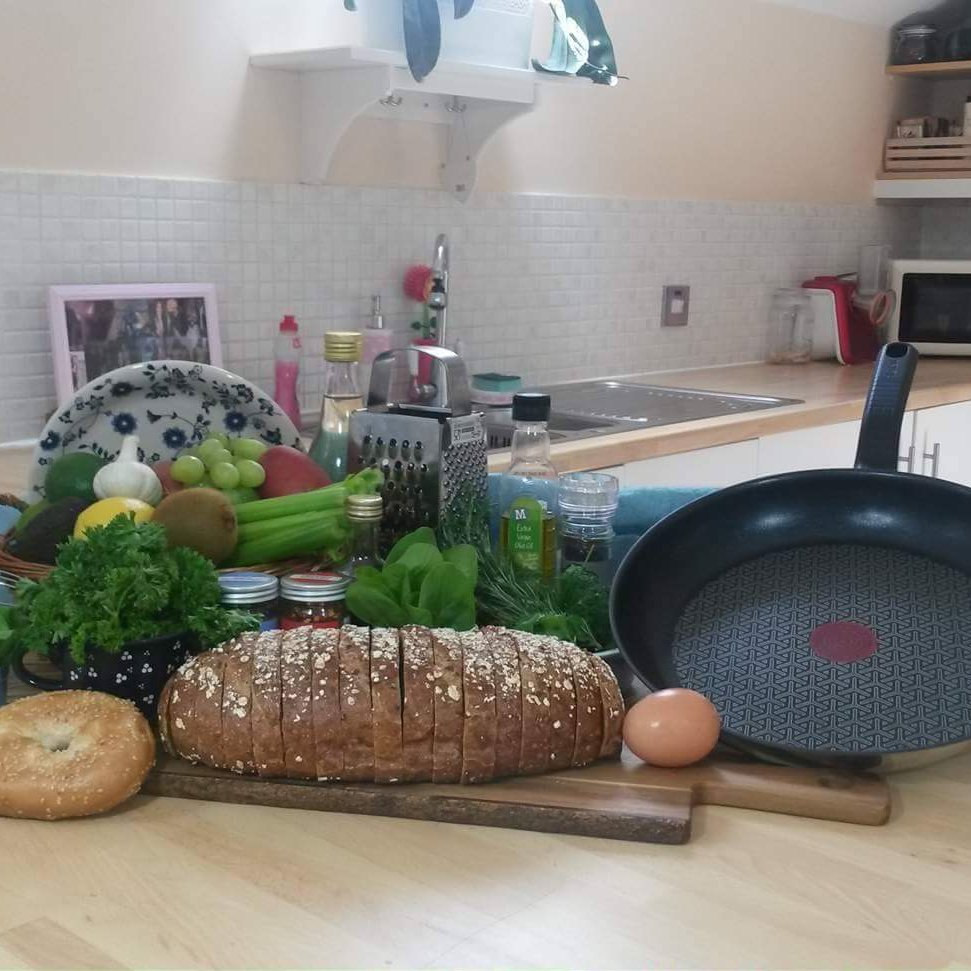 GergoIlyes1's profile picture. I'm an enthusiastic Chef who lives currently in London. Just started to make Cooking Videos. Please tell me what you think about it?!😀😀🍽️🍗🍳🥓🍔🍵