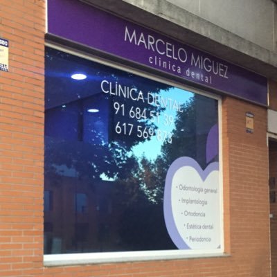 Clínica dental 17 años rehabilitando bocas Instagram clinica Marcelo Míguez y en Instagram @clinicamarcelo
