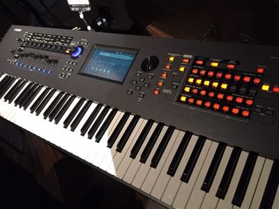 キーボードやシンセサイザー、プログラミングなどが大好きな、まだまだ勉強中の
アマチュアミュージシャンです。
AORやフュージョン、ジャズやソウルミュージックなどを敬愛しています。ハウスやテクノも大好きです。
DAWはDigital PerformerとFL STUDIO、Bitwig Studioを使用しています。