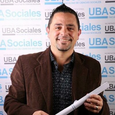 Licenciado y Profesor de Comunicación UBA, y de Lengua y Literatura. Escritor de Boedo, la otra obsesión, 13 Ensayos Cuervos y Yo soy Galíndez