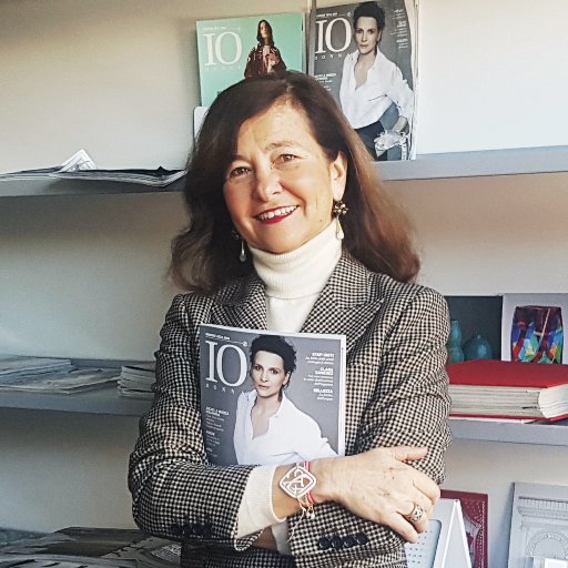 DandaSantini's profile picture. Giornalista, direttrice di Io Donna, mamma di tre. Seguo temi femminili, di costume e media. Amo leggere, viaggiare, scrivere