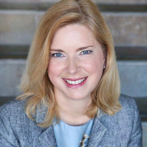 Marketing & Technology Fan, loves hiking, skiing and being a mom