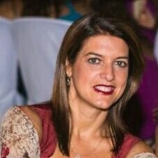 Madre. Periodista (Comunicación y Turismo). Enamorada de la vida. Aprendiz (casi autodidacta) de este mundo cibernético que nos ha tocado vivir.