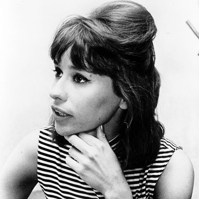 Official Twitter of Astrud Gilberto, the original girl from Ipanema. Managed by Universal Music Group // Perfil oficial de Astrud Gilberto.