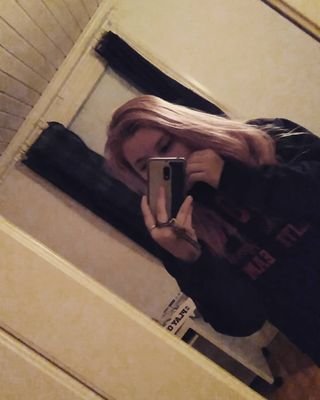 Julia17717656's profile picture. 