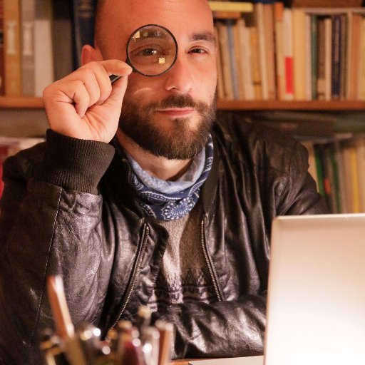 Contador de historias. Periodista y guionista. Director de 'Guardianas de la Memoria', '5 vidas' y 'Zapal, le memoria de una fotografía'. #cine #series