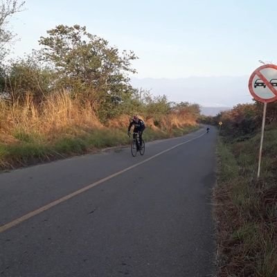 Ingeniero Electrónico,Teólogo autodidacta.Padre de Juan Y Santiago. IPUC.Ciclista amateur,nacido en el valle del cacique Upar. Criado en la provincia de Padilla