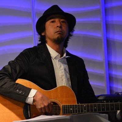 スミスと呼ばれたりします。BLUESMOKE、オレンチェ、スミスとミイ、などなどでギターとか。作編曲、レッスン、ライブサポート、レコーディング、ラジオ。プライベートスタジオでRec、Mix、配信、映像等お手伝いしますー！FB、インスタにも居ます