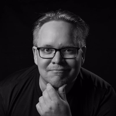 Photographer and Creator from Sweden, I take photos and hang out with my dogs.