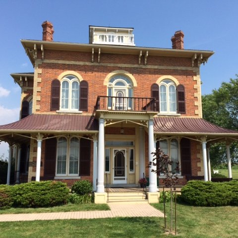 Cottonwood is an Italianate-style red brick mansion built c. 1870. Come and explore the historic mansion and immerse yourself in Victorian history 🏰