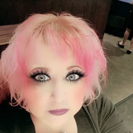 Pinksapphire43's profile picture. 💖🐾🐾RESPECT ALL WILDLIFE,HATE trophy hunters,I'm a Wildlife Biologist  UWO,Vet Assistant&ProMUA, ❤️#istandwithhedley ❤️📷🗼TORONTO⛦🔮