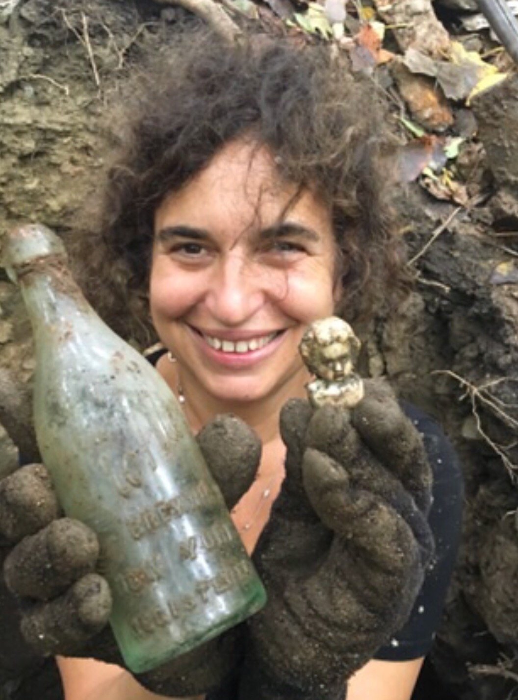 Anna Borzello. Buried treasure! Mudlarking finds from the River Thames. Also on Instagram @foreshoreseashore.