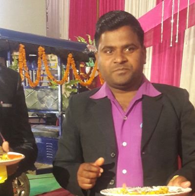 ये नादानी भी
बेमिसाल है
अंधेरा दिलों में है
और दिये मन्दिरों में
जलाते हैं ...