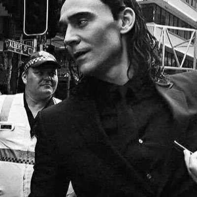 GloricusBurden's profile picture. — 〈sᴏʀᴄᴇʀᴇʀ〉  ❝If there’s one thing I won’t allow, it’s that /maniac/ to get his hands on the Stones...❞