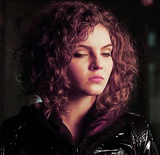 Selina Kyle is a teenage girl and is a skilled street thief residing in Gotham City. || Single || People call me cat || Gotham RP