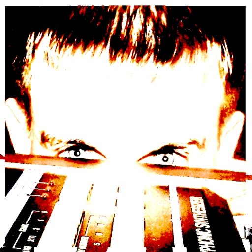 Music producer. If you are a DJ follow Carl for promo's!
http://t.co/Gcvt1G5P
http://t.co/7JrF3Mr3