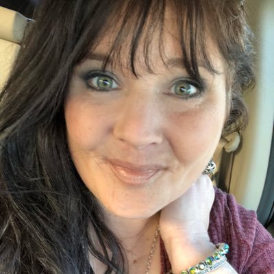 livelifereviews's profile picture. wife. mom. teacher. real estate agent. blogger.