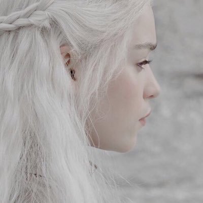 motherofalive's profile picture. “Mère de tous les vivants et des créatures surnaturelles, femme d'Adam, première femme vivant sur Terre. Féministe et vegan pour le clicher.”