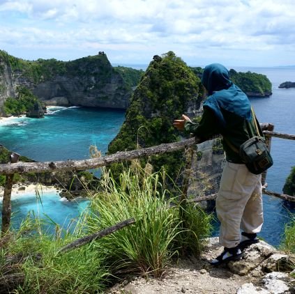 dhinaapriyanie's profile picture. 