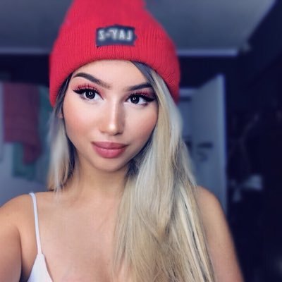 yaldaahmadi13's profile picture. Barely know how to function twitter 😂 allow me      IG- Tvvitter