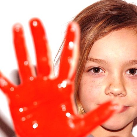 the_redhandday's profile picture. This is the official Twitter account of the Red Hand Day. Over 250,000 children are used as soldiers in armed conflicts all over the world. Stop the abuse!