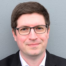 Ich arbeite in der #Cloud und liebe #Agilität. Bin Mitgründer der #humbee solutions und baue an einem radikal neuen digitalen Arbeitsplatz #digitalworkplace.