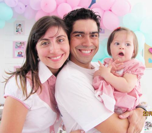 Casado com a mulher + linda do mundo, pai da menina + elétrica do mundo. Pastor por vocação. Futebol e jiu jitsu como vício, cristianismo como estilo de vida.