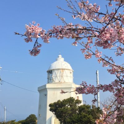 日本における西洋式灯台の父、R.H.ブラントンによって1870年に完成した日本初の鉄造灯台です。明治10年建造の旧吏員退息所は、記念館としてどなたでも無料で見学できます。#長崎 #伊王島 #灯台 #Lighthouse