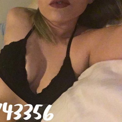 Elle41743256's profile picture. Dm me ;)